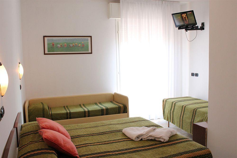 Hotel Maria Serena Rimini Esterno foto