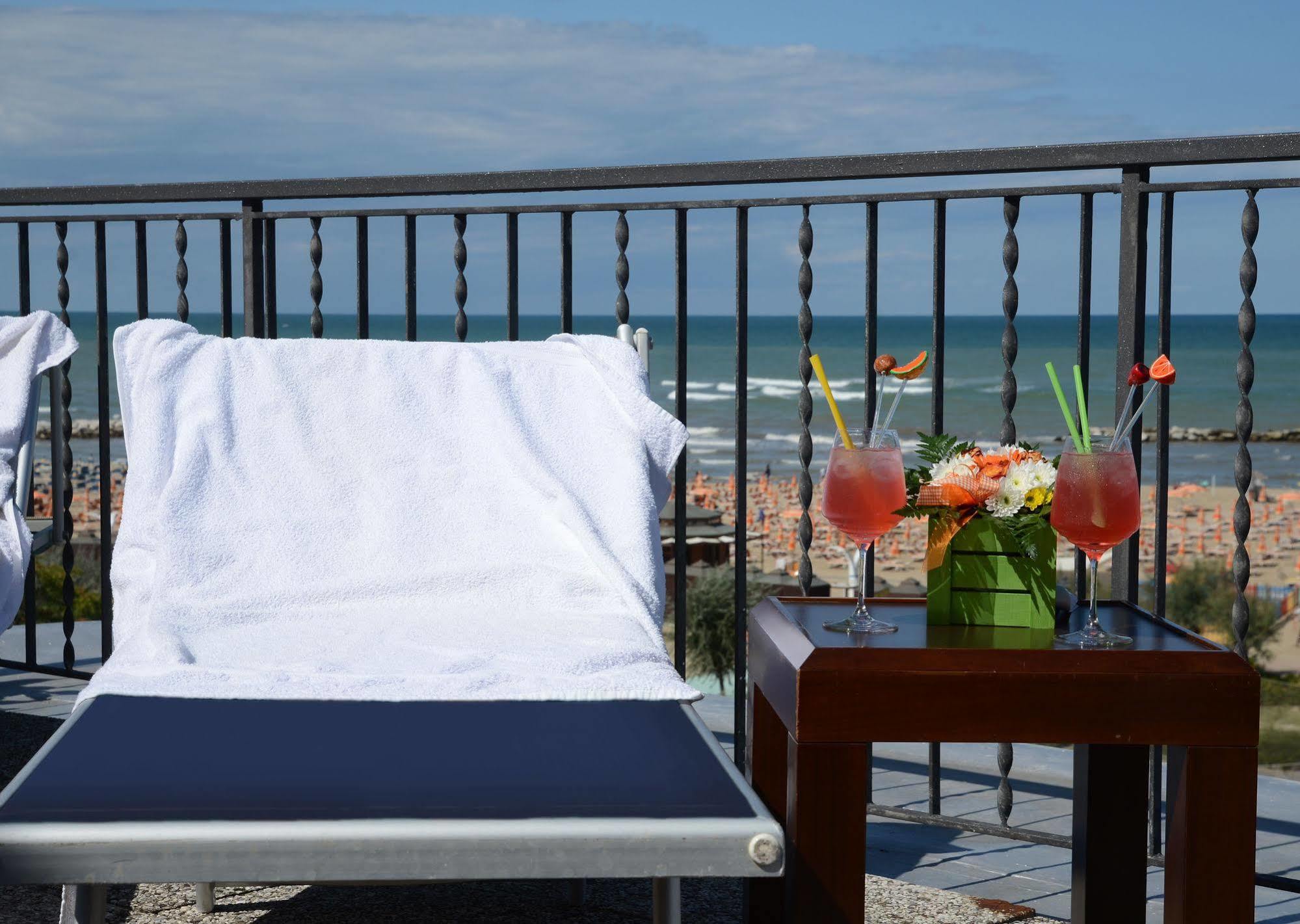Hotel Maria Serena Rimini Esterno foto