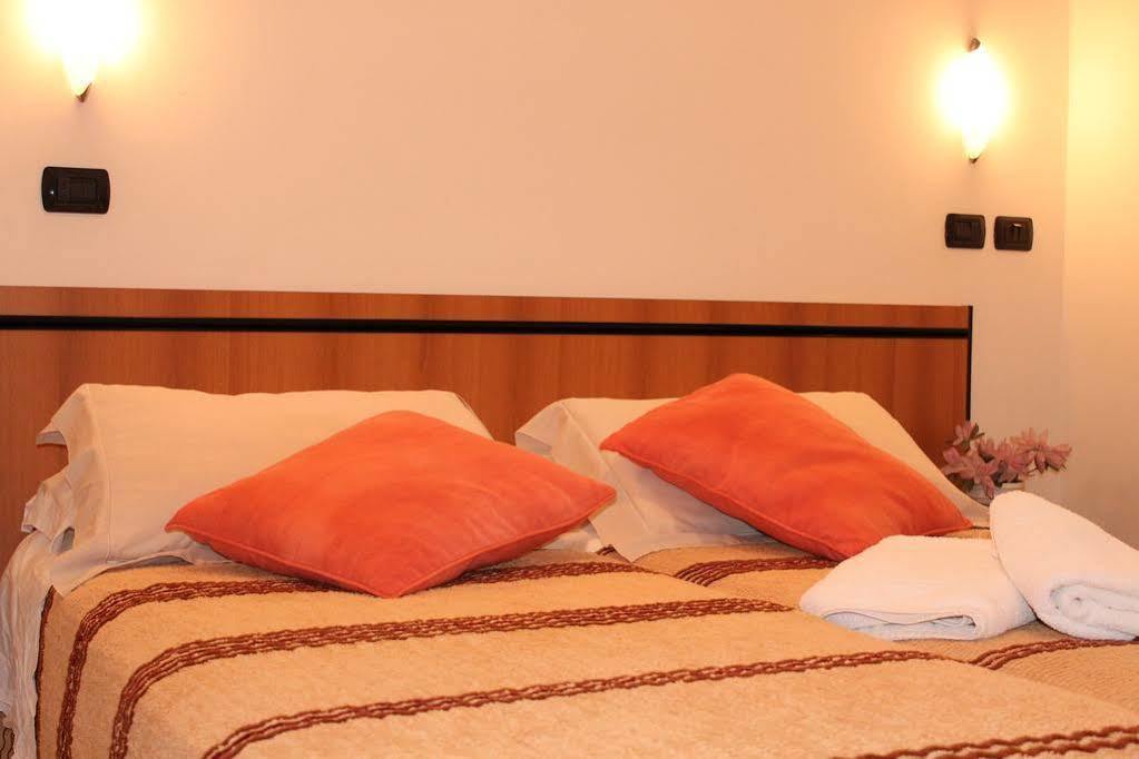 Hotel Maria Serena Rimini Esterno foto