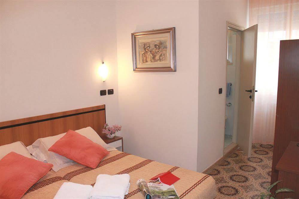 Hotel Maria Serena Rimini Esterno foto
