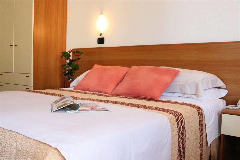 Hotel Maria Serena Rimini Esterno foto