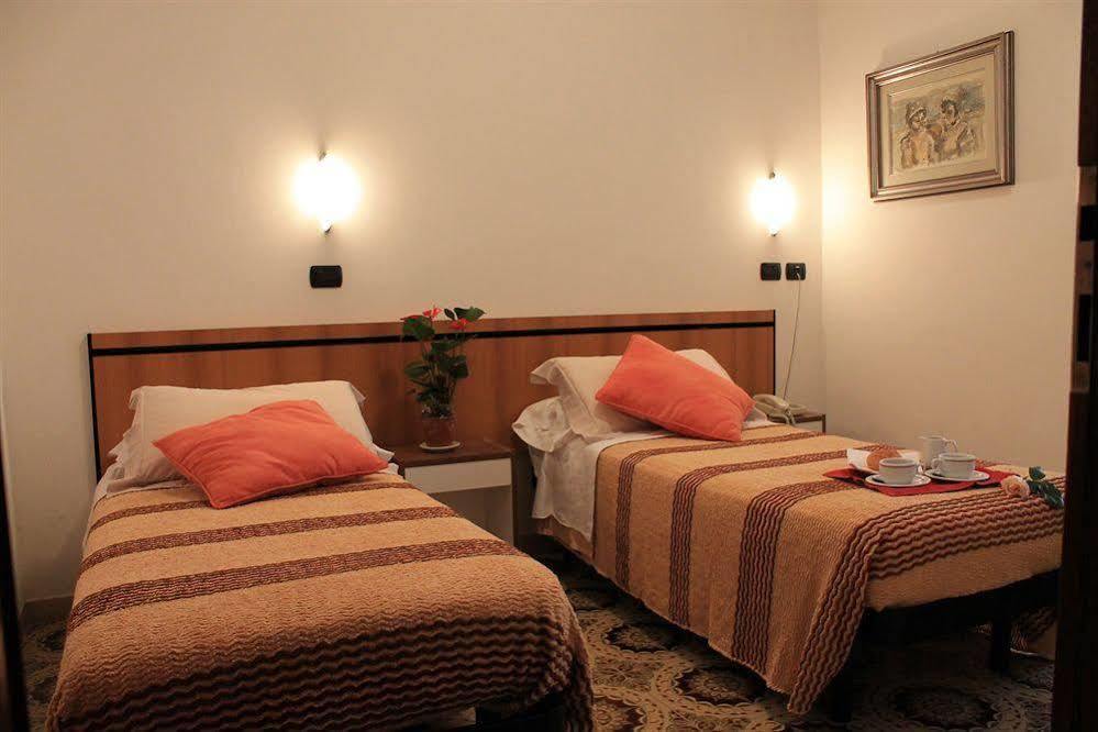 Hotel Maria Serena Rimini Esterno foto