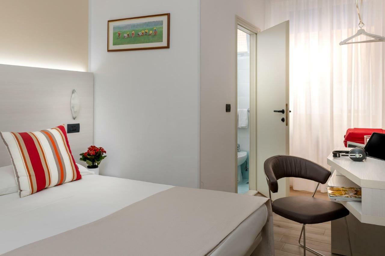 Hotel Maria Serena Rimini Esterno foto